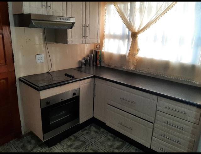 3 BEDROOM HOUSE FOR SALE IN THOKOZA EXT 2